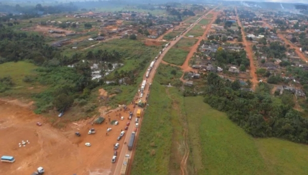 BR-364 é bloqueada na região de Vista Alegre do Abunã